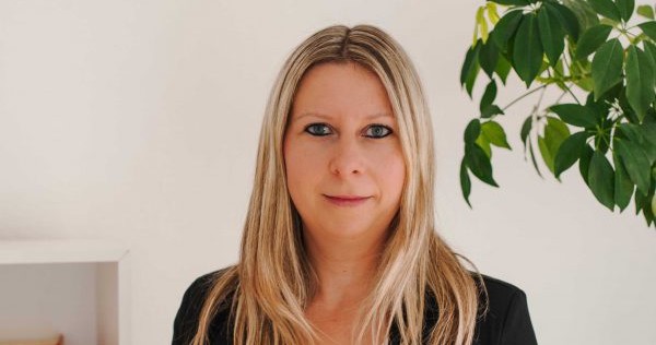 Dr.-Verena-Port_1-600x700
