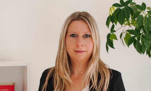 Dr.-Verena-Port_1-600x700