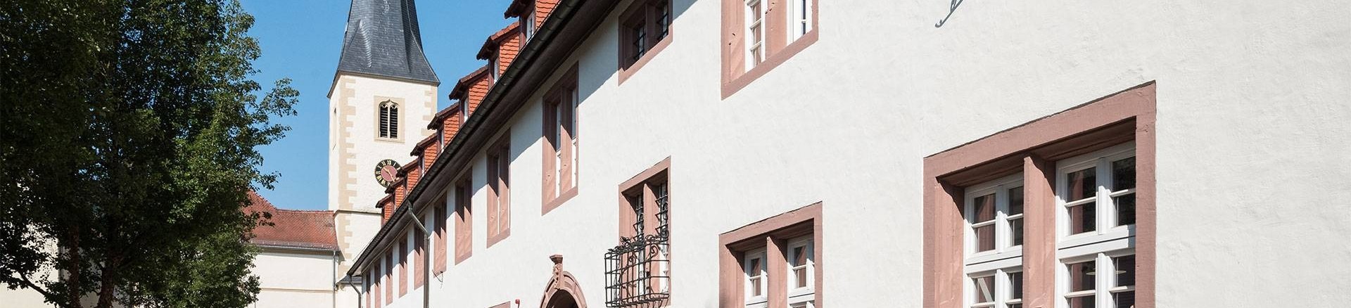 imgi_53_hausansicht-mit-kirche-bildungshaus-neckarelz_1