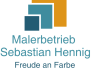 Farbenfrohes Logo mit drei unterschiedlich großen Rechtecken und dem Text "Malerbetrieb Sebastian Hennig Freude an Farbe".