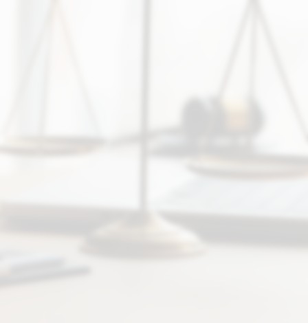 buehne Anwalt Schreibtisch Waage Stift