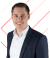 Porträt eines lächelnden Mannes in Businesskleidung vor einem schwarzen Hintergrund mit roten Linienmustern.