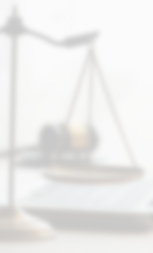 buehne Anwalt Schreibtisch Waage Stift