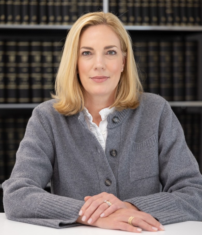 RA_Kalversberg-Mossmann_sitzend_web