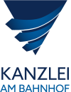 Ein blauer, stilisierter Pfeil nach unten neben dem Text "KANZLEI AM BAHNHOF".