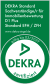DEKRA-Zertifikat für Immobilienbewertung, grüne runde Plakette mit Zertifizierungslogo und Gültigkeitsdatum bis 03/2029.