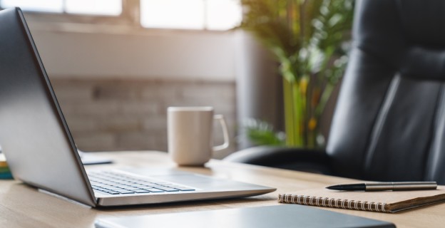 Arbeitsplatz Laptop Schreibtisch