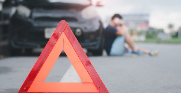 Verkehrsrecht auto unfall warndreieck