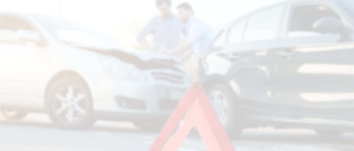auto unfall warndreieck schaden